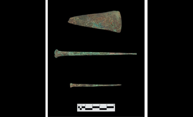Un hacha maciza de cobre fue una de las piezas más importantes, ya que no existía una igual en la colección del Museo