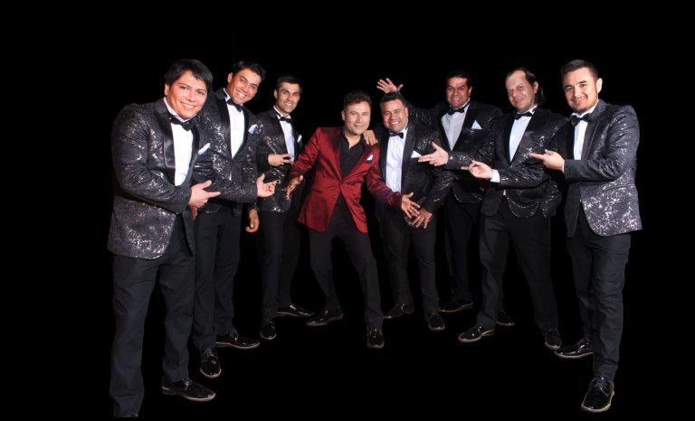 El Grupo Alegría se encumbra en los 23 años de carrera artística plagada de éxitos. Desde el 2017 su vocalista es Gabriel Suárez.