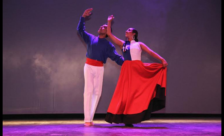 Agrupación de danzas Paihuen: La pasión por la danza folclórica que se consagró durante el 2014