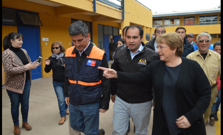 Bachelet promete apoyo a damnificados de Combarbalá