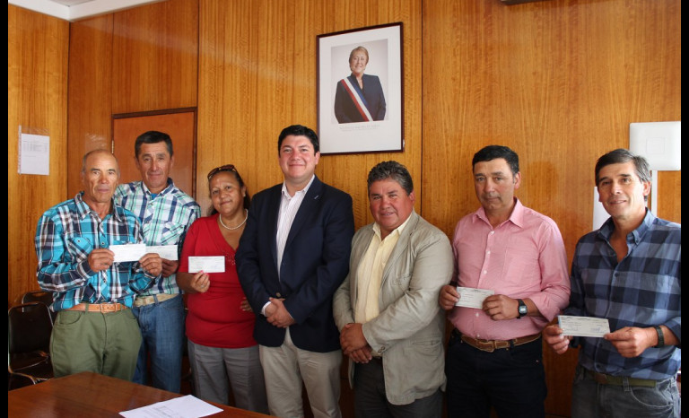Crianceros de Limarí reciben bono de transporte en gobernación provincial