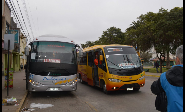 Limarinos critican agresivo actuar de minibuses interurbanos