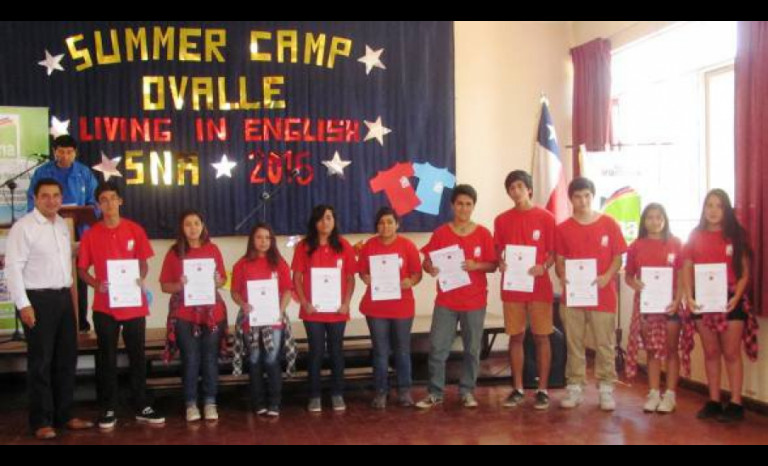 Estudiantes fortalecen el idioma inglés a través de campamento de verano