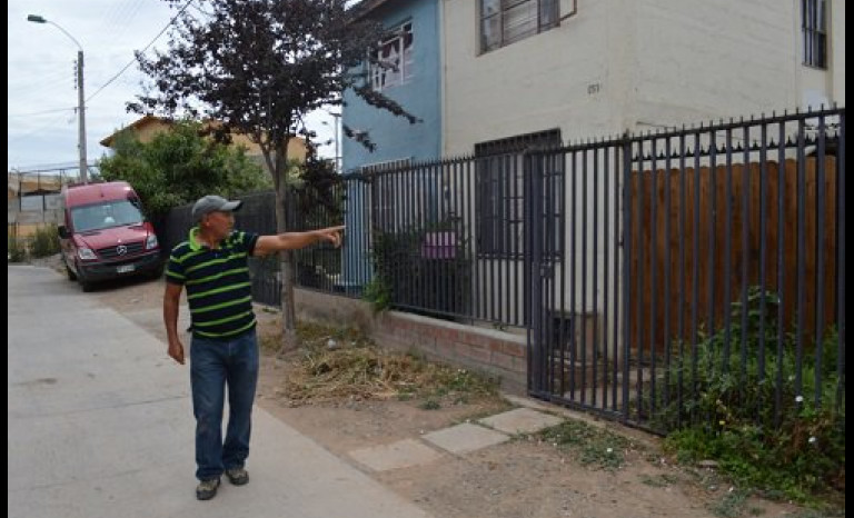 Hombre atemoriza a residentes de pasaje en Población Cancha Rayada