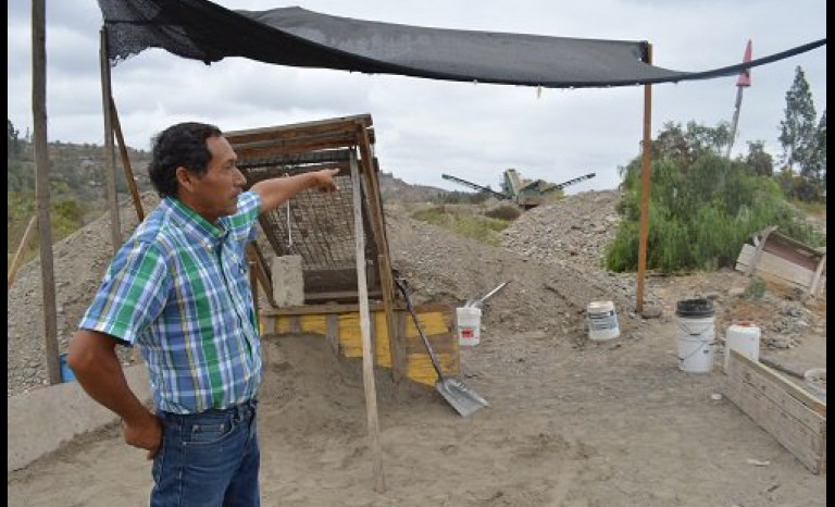 Areneros en pie de guerra por obras de la costanera en el sector de Las Losas