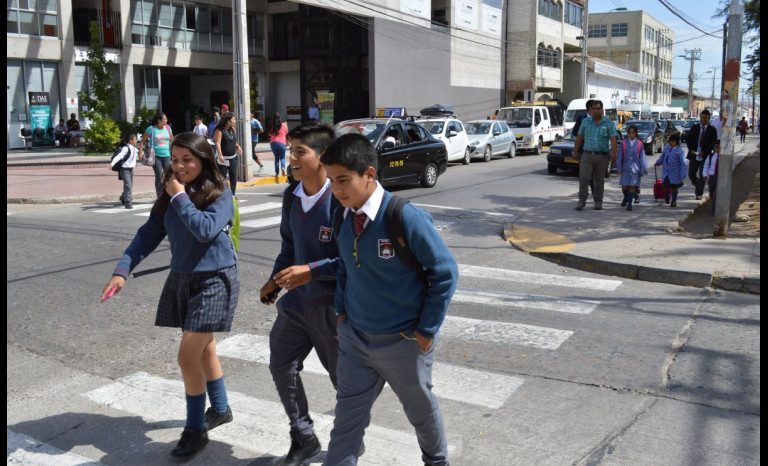Remarcado de señalizaciones de tránsito entregan mayor seguridad a escolares 