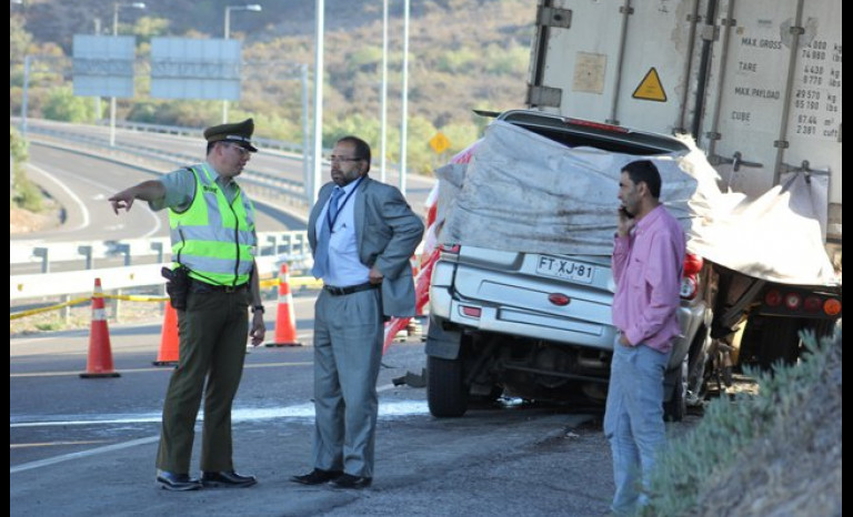 Familia de cinco personas fallece en accidente en Ruta 5