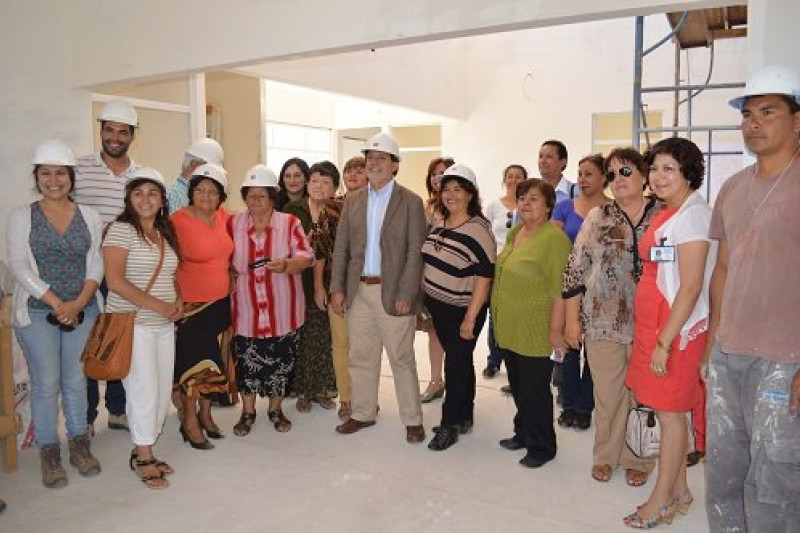 Visitan obras de construcción de Centro Comunitario de Salud Familiar en Los Leices