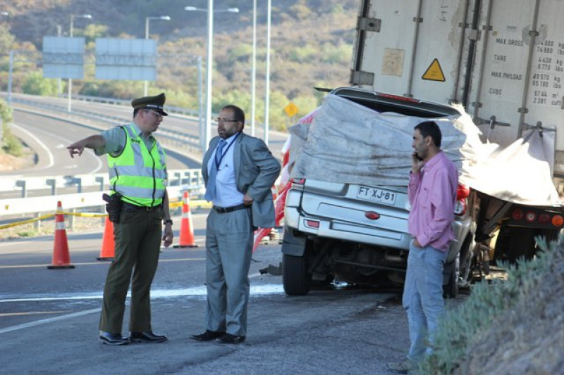 Familia de cinco personas fallece en accidente en Ruta 5