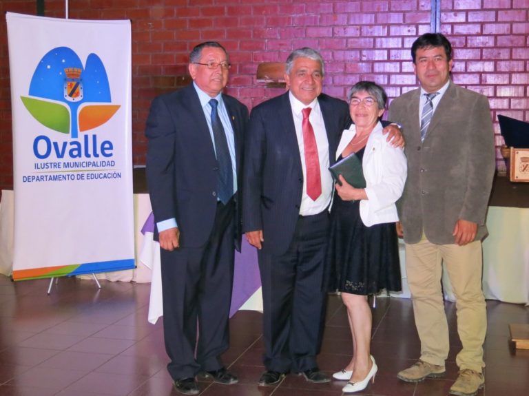 Profesores ovallinos reciben sus bonos tras acogerse a retiro voluntario