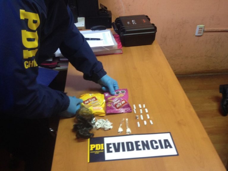 Detienen a abuelita tras intentar ingresar droga a la cárcel