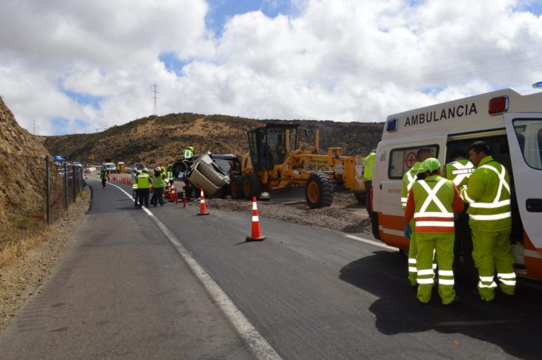Camionero fallece al volcar en sector de Talinay