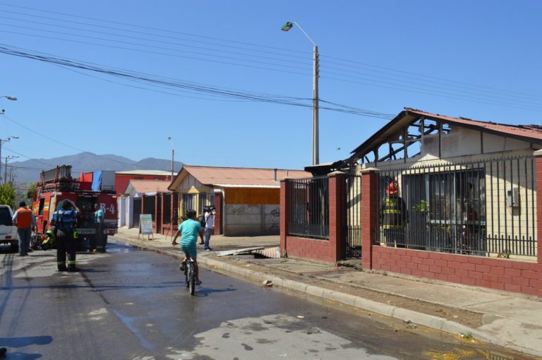 Incendio estructural deja damnificada a familia en villa El Portal