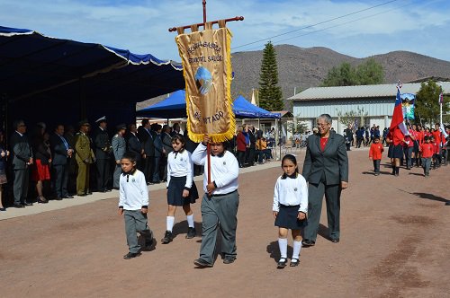 Comuna de Río Hurtado celebra un nuevo aniversario con desfile cívico militar 