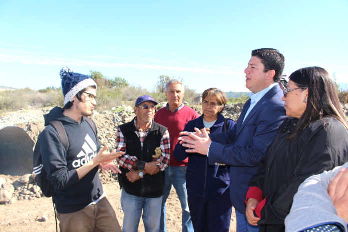 Wladimir Pleticosic, Lidia Zapata, Mirtha Meléndez y Jonathan Acuña, se reunieron y conversaron con vecinos de Potrerillos Bajo.