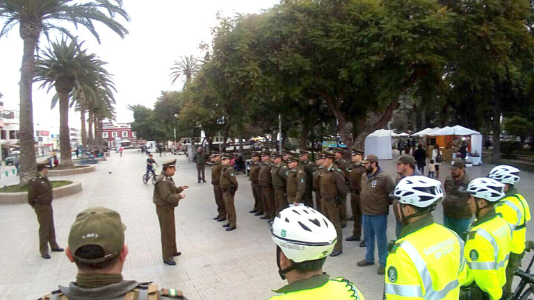 El grupo de uniformados recibieron instrucciones desde la Plaza de Armas de Ovalle.