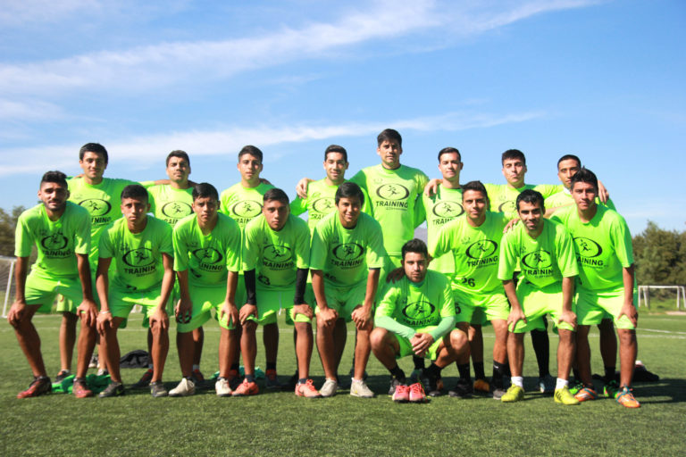 Este fue el último plantel de Deportes Ovalle que disputó un partido oficial en junio del 2016. Este jueves se reinician los entrenamientos. Foto: Sebastián Gallardo