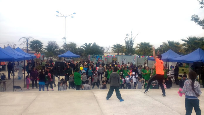 Una clase baile entretenido pudieron disfrutar los habitantes del pueblo de Limarí en la feria saludable del Cecosf Colina Limarí.