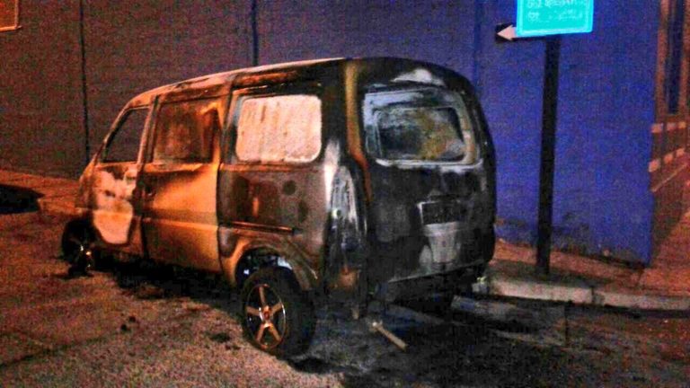 El 16 de marzo en la madrugada, y a sólo metros de la Comisaría de Ovalle, se incendió un furgón de la Panadería Longitudinal.