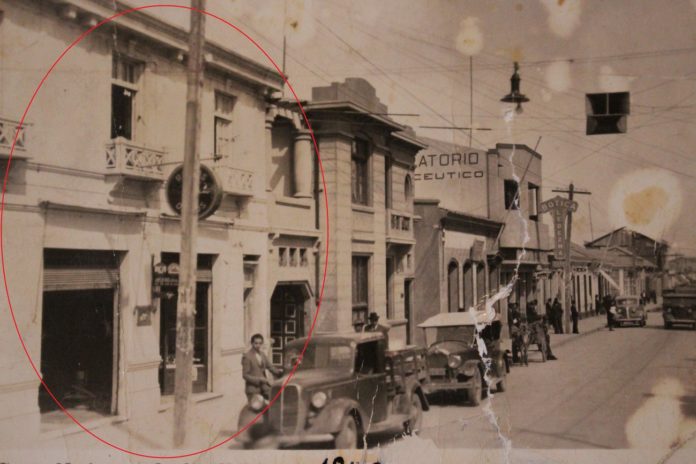 La propiedad (en círculo) fue construida a comienzos del siglo XX, pero en 1959 fue afectada por un voraz incendio. (Foto: Recuerdo familiar)