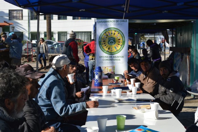 Imagen de un operativo realizado el invierno pasado por la Oficina de Asuntos Comunitarios de la Tercera Comisaría de Ovalle. Crédito: Kamila M.