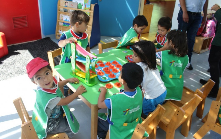 En el Limarí aún quedan más de 7 mil niños fuera de la cobertura de la JUNJI. Se espera que con el nuevo proyecto de sala cuna universal, se puedan integrar a estos pequeños y permitir que sus madres puedan acceder al mundo laboral más fácilmente.