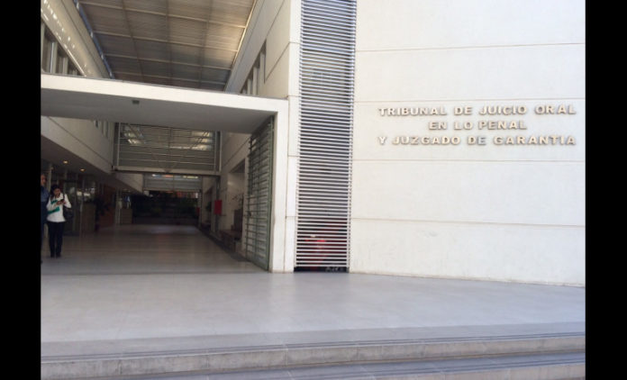 El Tribunal de Garantía de Ovalle determinó las medidas cautelares de arresto domiciliario total, prohibición de salir del país y suspensión de la licencia de conducir