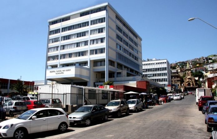 El niño permanece en estado de gravedad en la Unidad de Cuidados Intensivos Pediátrica del Hospital Carlos Van Buren de Valparaíso.