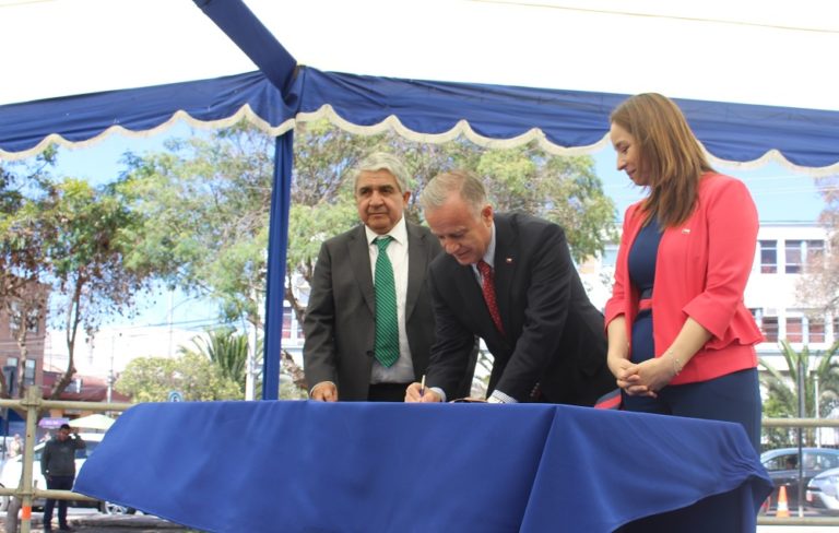 La semana pasada se concretó el traspaso de las dependencias del Hospital Antonio Tirado Lanas por parte del Ministerio de Salud al municipio local. Crédito: Kamila M.