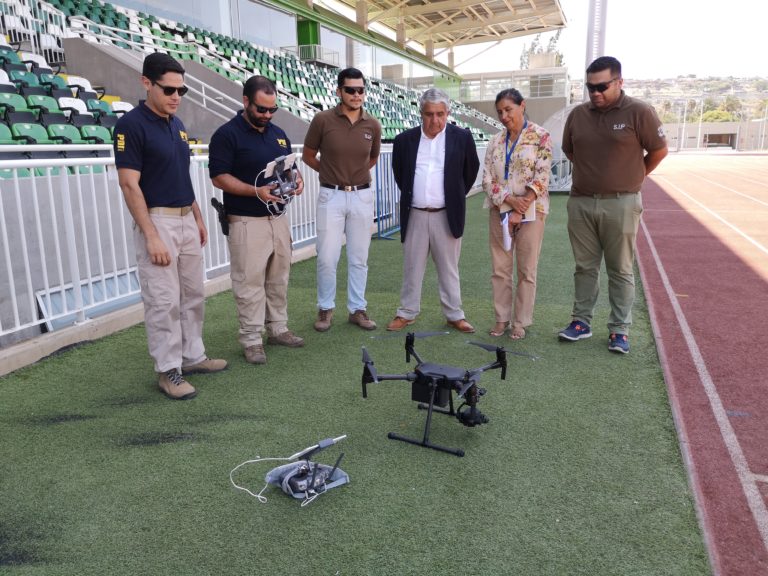 Los drones ya fueron adquiridos por el municipio y en los próximos días, se hará entrega oficial de estos aparatos a Carabineros y a la PDI.