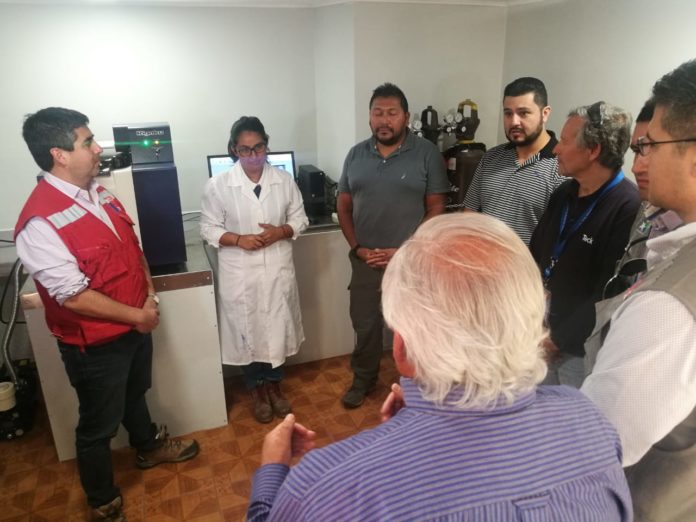 p2_2_autoridades_mineras_y_equipo_de_manejo_de_laboratorio