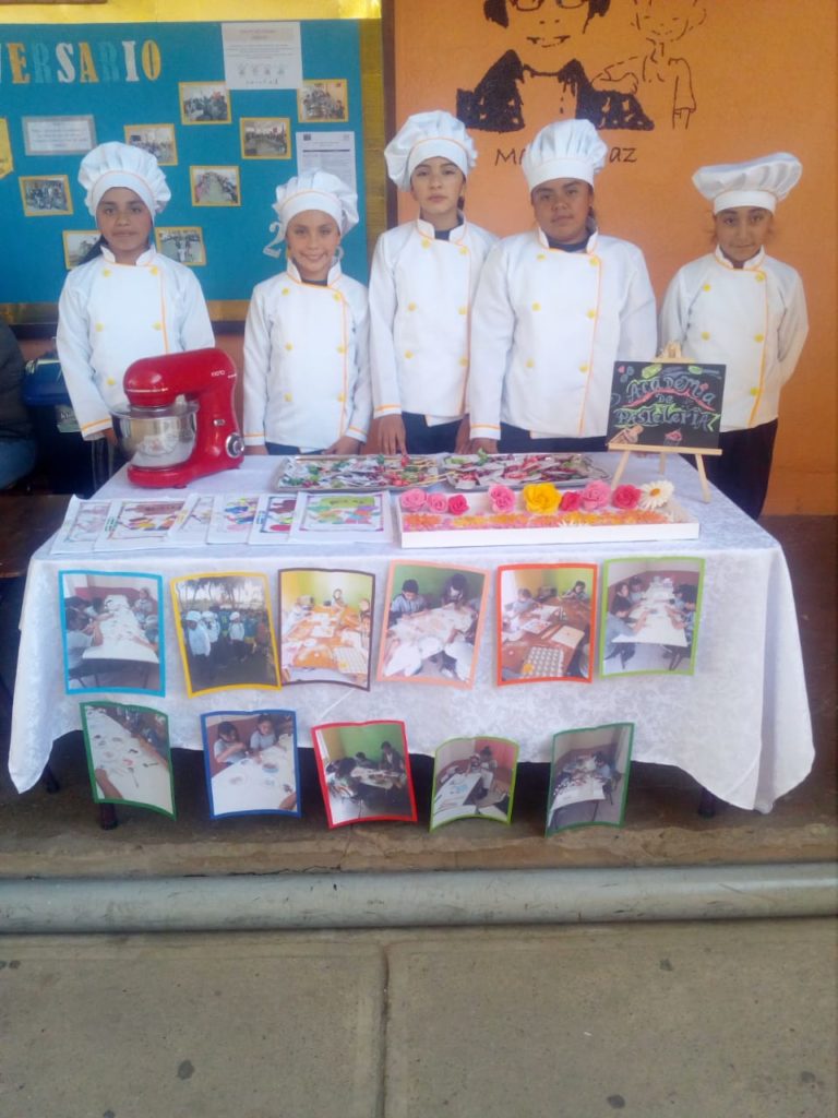 El entusiasmo de alumnos de Huamalata por el mundo de la pastelería