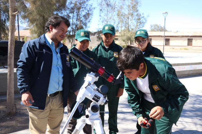 La Escuela Arturo Villalón Sieulanne implementó hace algún tiempo el taller y la academia de astronomía.