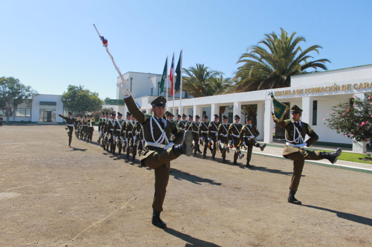 Durante la ceremonia se realizó un desfile en honor de los coroneles.