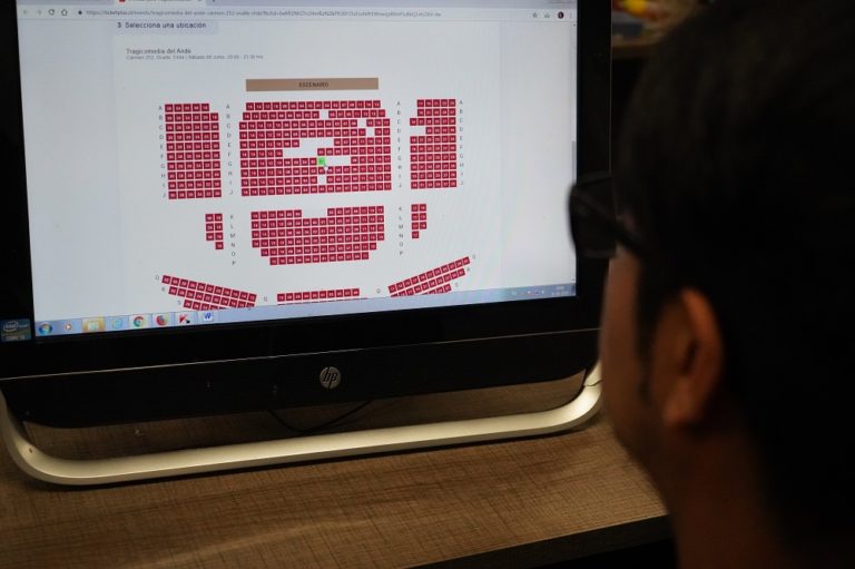 Al momento de solicitar la entrada, cada usuario podrá escoger su asiento, y que una vez obtenido el ticket que no se realizarán modificaciones de sector, fecha, ni devoluciones del mismo.