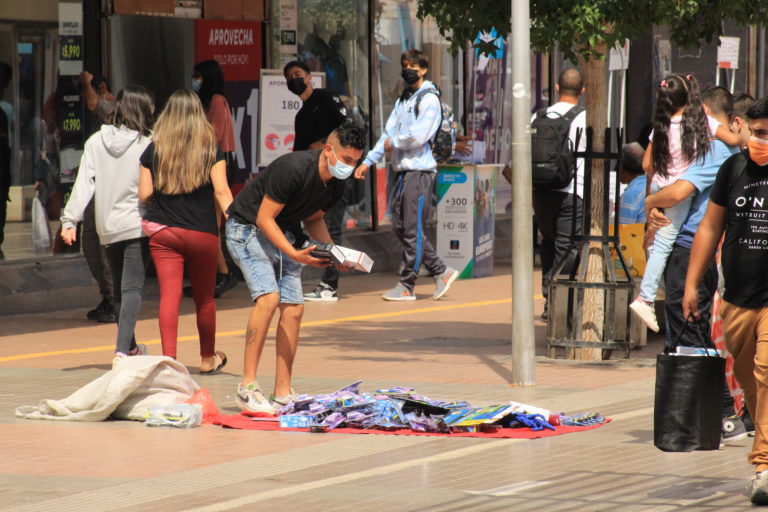 Los comerciantes ovallinos temen que con la cuarentena en La Serena y Coquimbo el número de vendedores ambulantes aumente en el paseo peatonal.