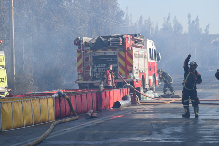 El cuerpo de Bomberos de Ovalle hizo uso de piscinas auto-soportantes, entre otros materiales.