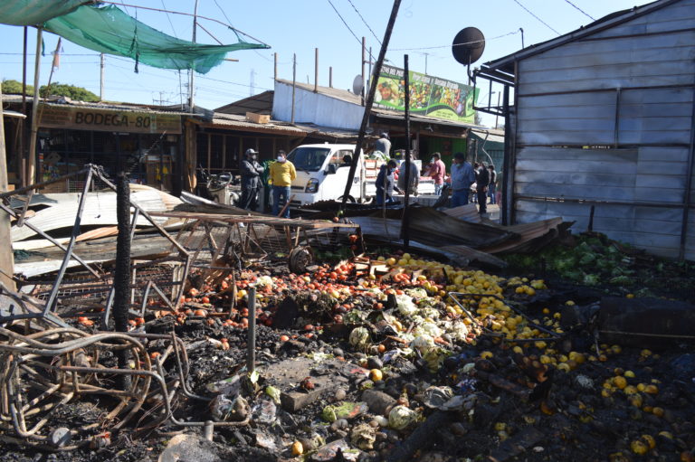 p2-3_incendio_en_la_feria_modelo_mayorista_4