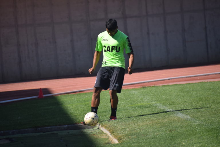 Desde Sotaquí emerge el delantero Justin Contreras, apodado el “tanque”.