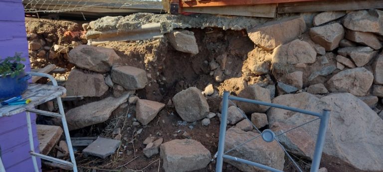 p6_desprendimiento_de_tierra_amenaza_vivienda