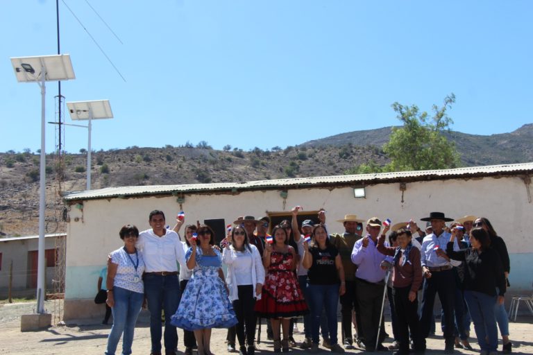p7_nuevas_luminarias_en_sede_social_de_carcamo_en_monte_patria