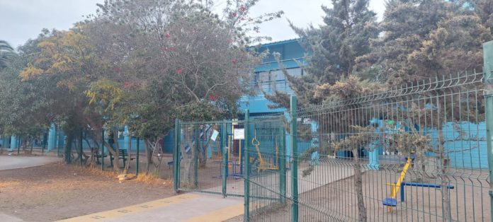 p2_sorprenden_a_menores_de_edad_con_pasta_base_y_un_arma_blanca_en_el_colegio_fray_jorge