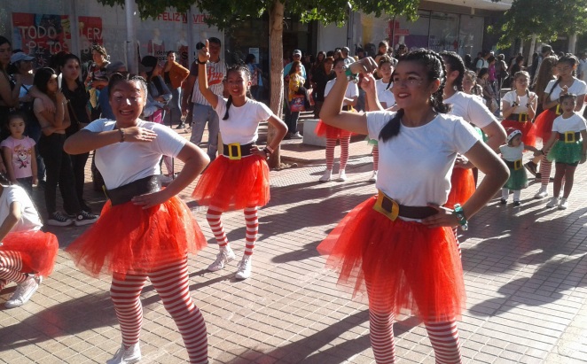 p6_agrupaciones_femeninas_dan_vida_y_color_al_carnaval_navideno_de_ovalle