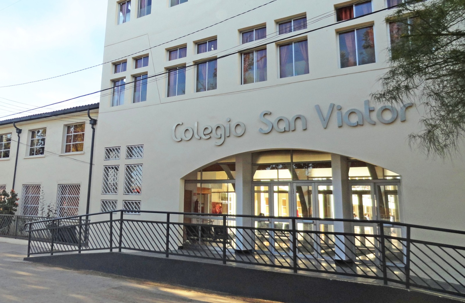 Formalizan a menor por porte ilegal de arma a fogueo al interior de colegio en Ovalle